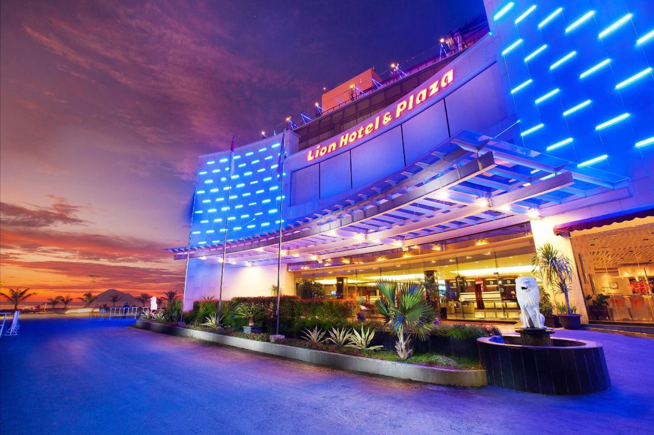 Lion Hotel & Plaza Manado Exterior photo