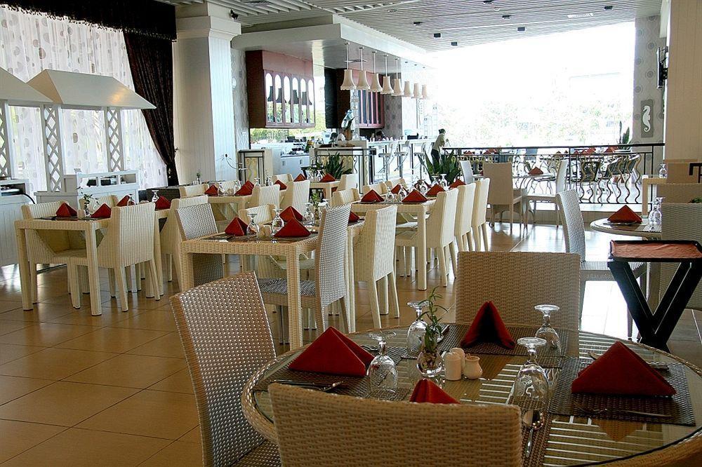 Lion Hotel & Plaza Manado Exterior photo