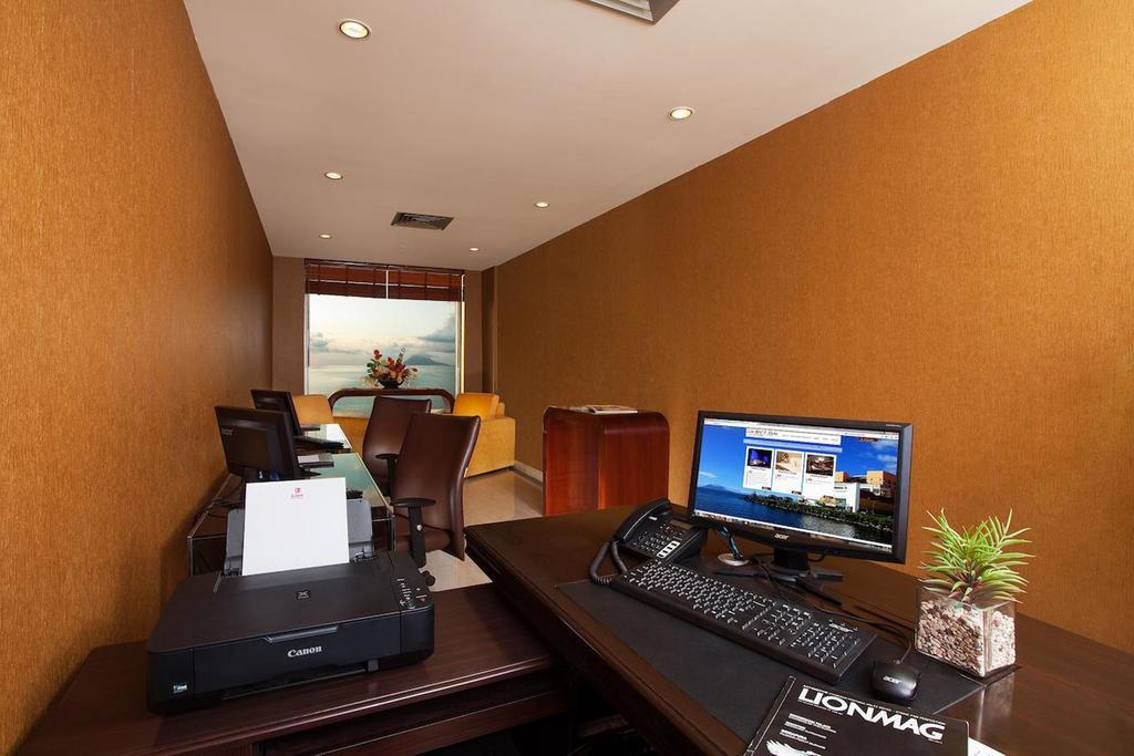 Lion Hotel & Plaza Manado Exterior photo