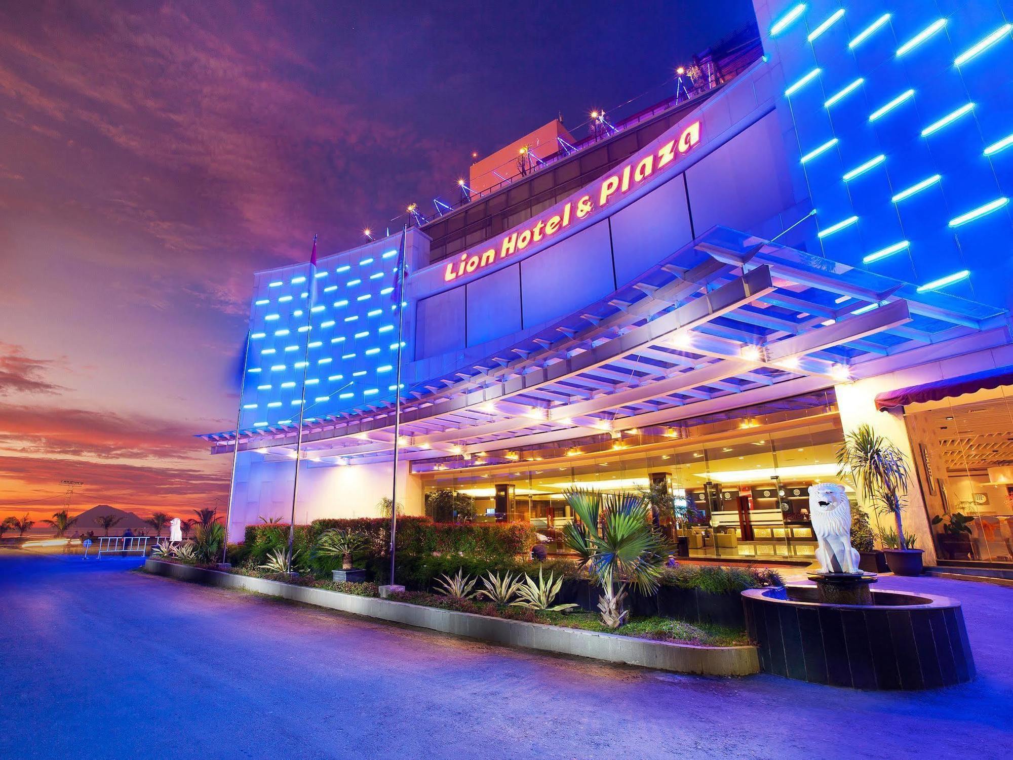 Lion Hotel & Plaza Manado Exterior photo